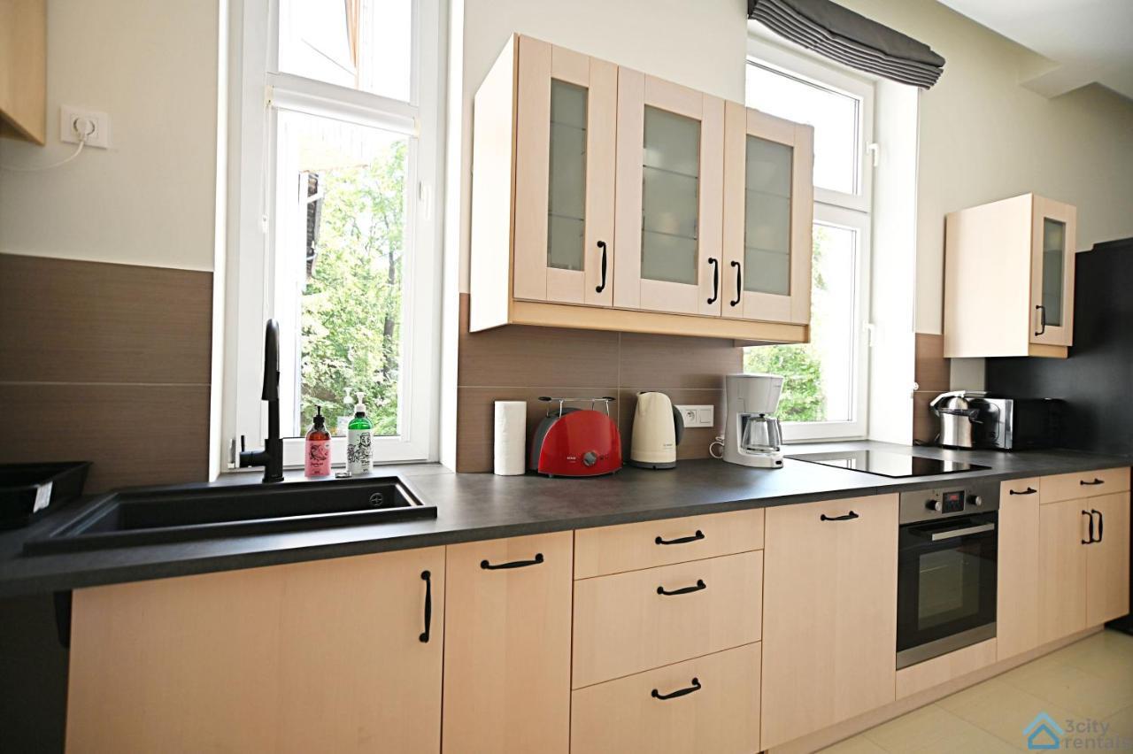 Beige And Red 3City Studio In Sopot With Outdoor Parking By Noclegi Renters 외부 사진