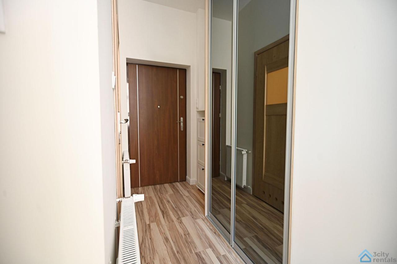 Beige And Red 3City Studio In Sopot With Outdoor Parking By Noclegi Renters 외부 사진